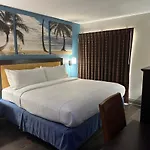Days Inn & Suites By Wyndham Tampa - Ybor City