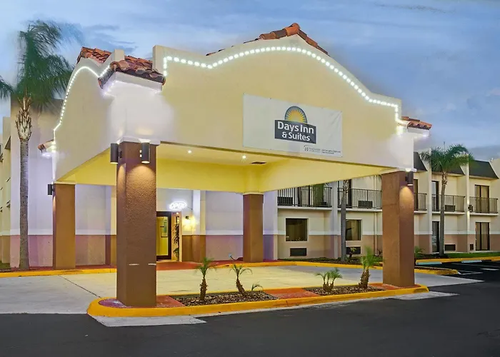 Days Inn & Suites By Wyndham Tampa - Ybor City