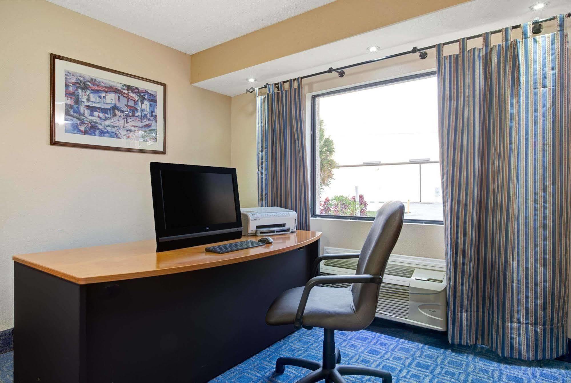 Days & By Wyndham - Ybor Hotel 2*
