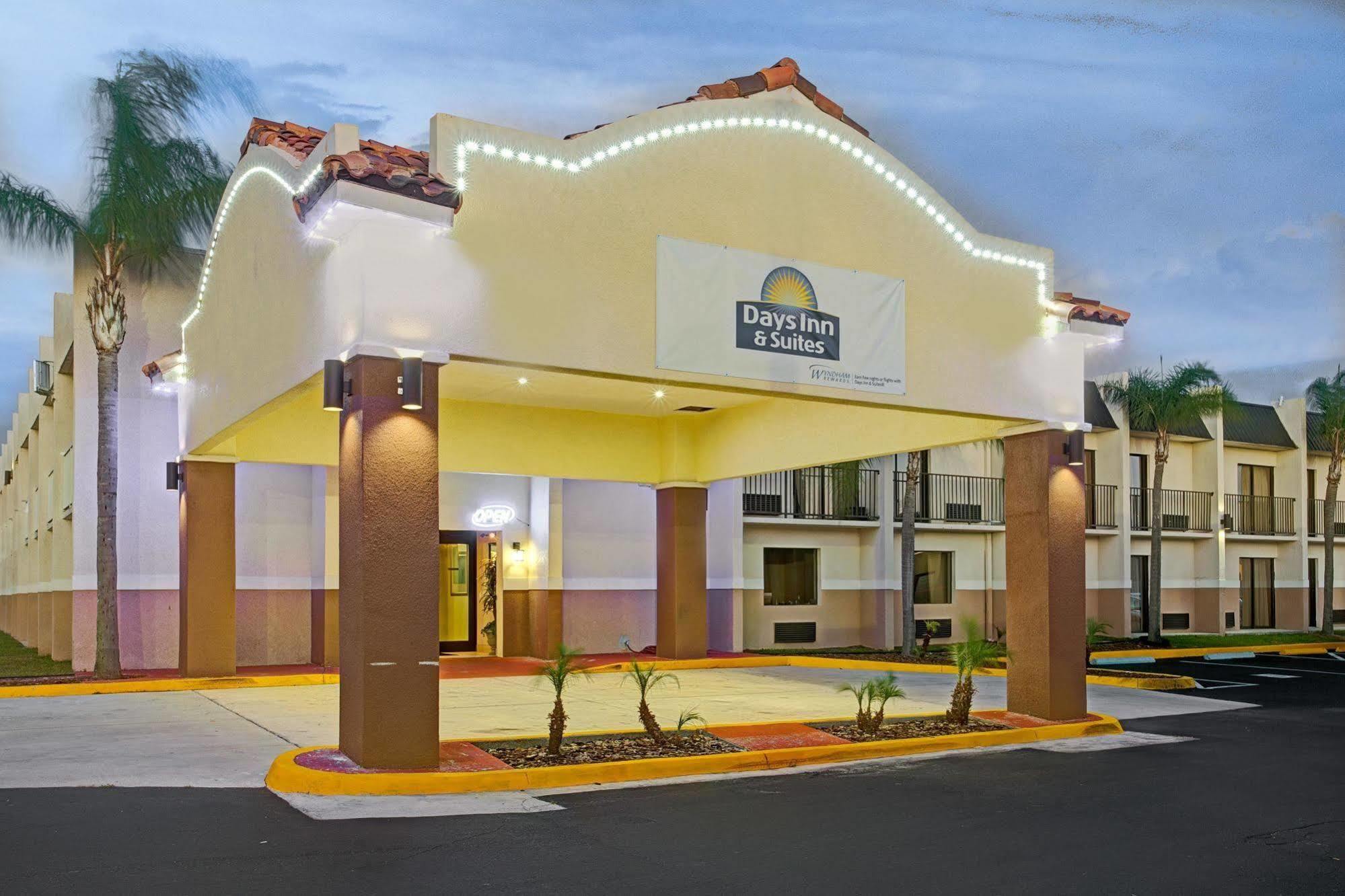 Days & By Wyndham - Ybor Hotel